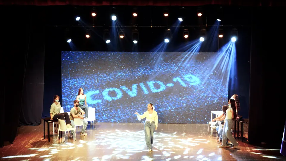 רגע מתוך הפקה